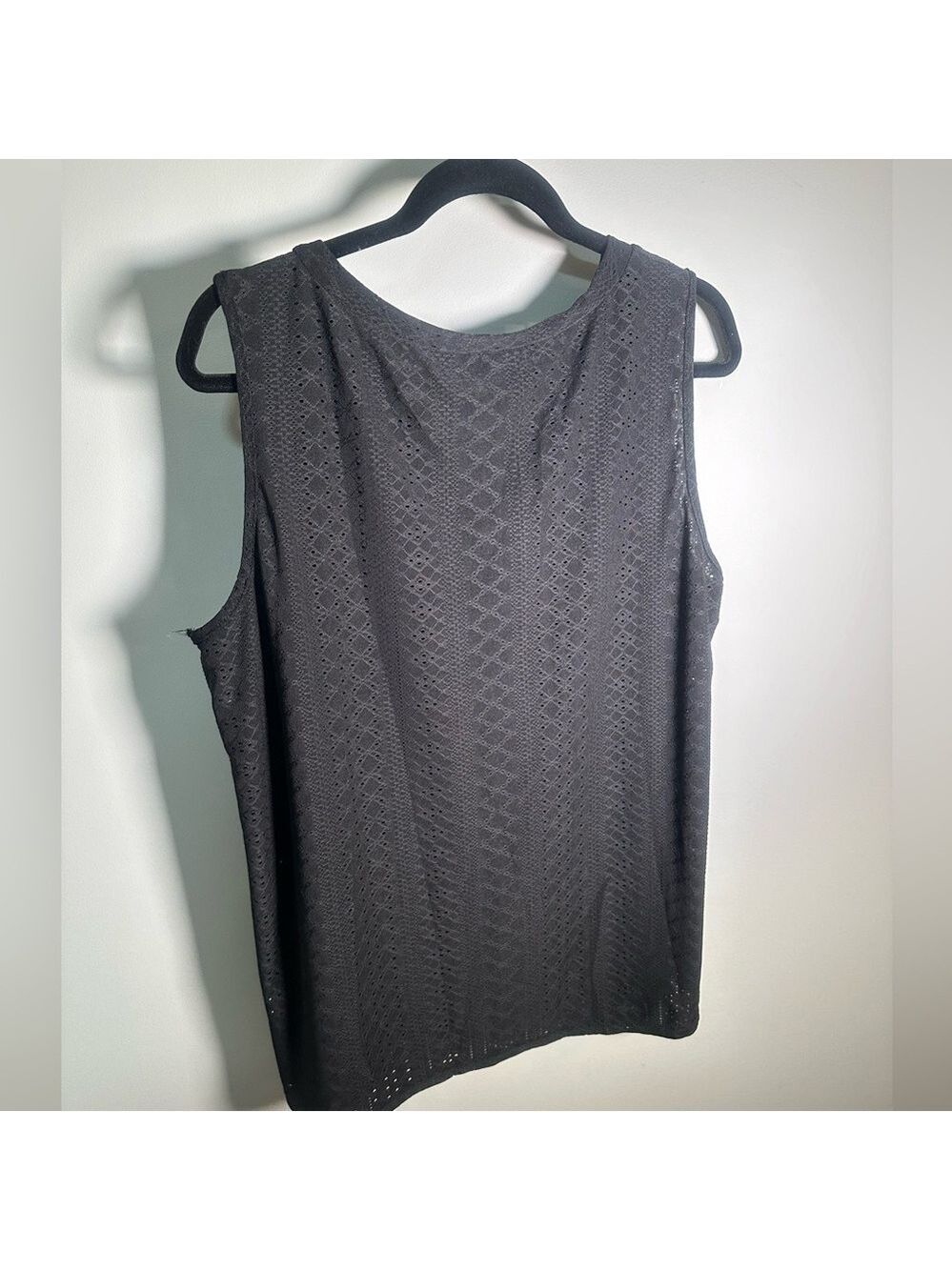 Black Sleeveless V Neck Tank Top Size 2X - Picture 2 of 5